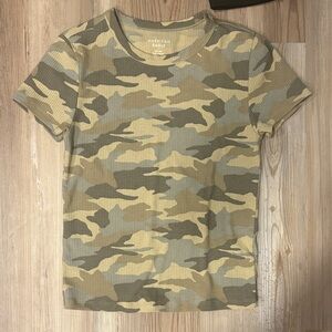 American Eagle Outfitters Camo Short Sleeve Tee